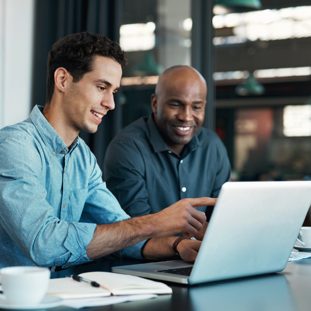 An employee receiving technology mentoring from a managed IT provider.